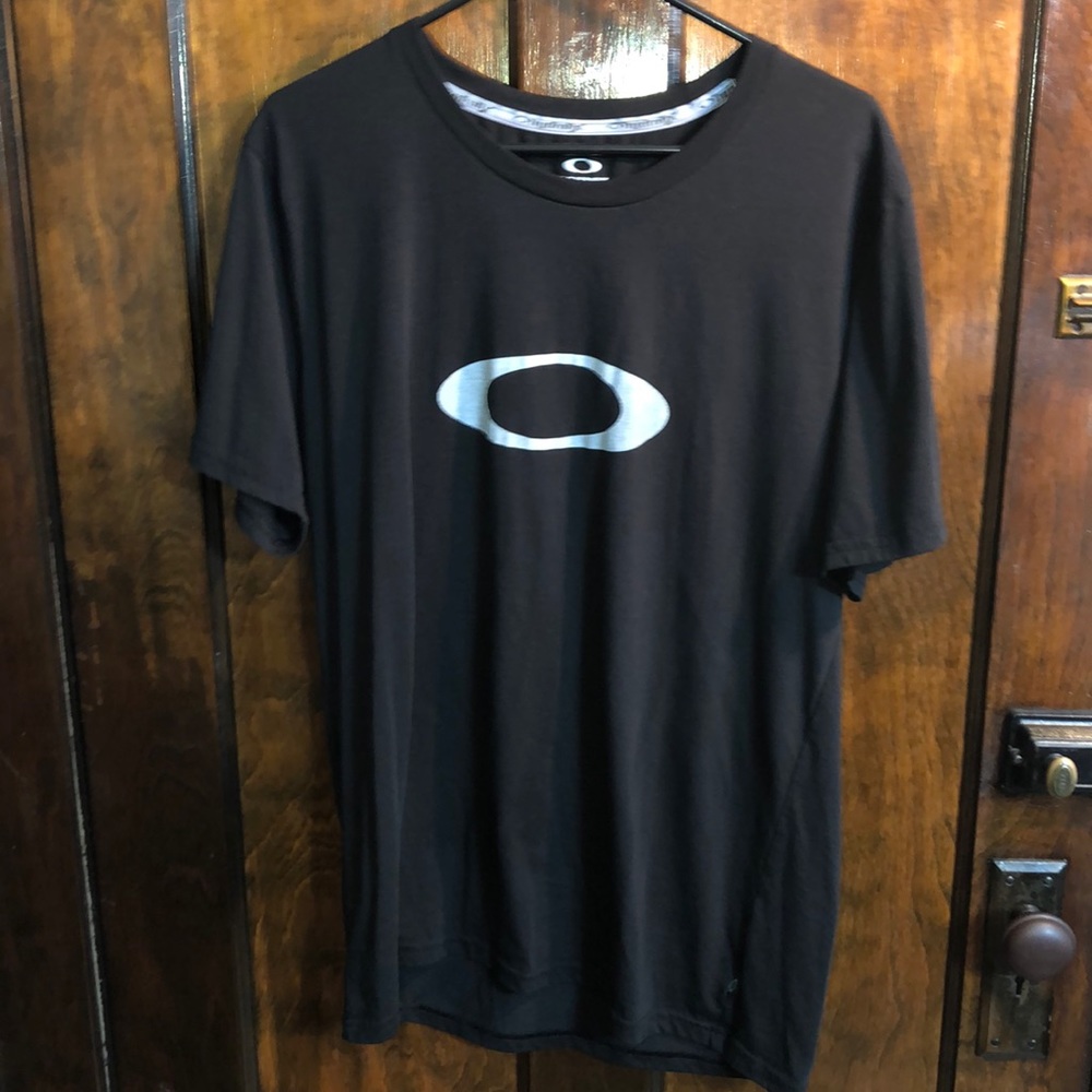Oakley black workout shirt